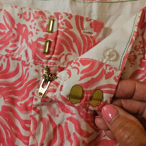 Lilly Pulitzer The Chipper Shorts Get Spotted Pink Lion Size 8 Bermuda - Picture 3 of 7